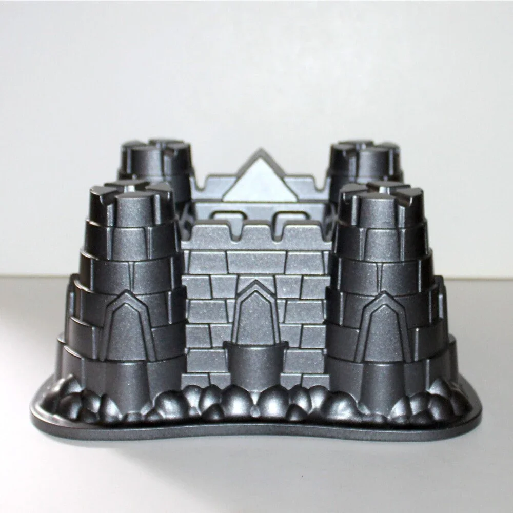 Nordic Ware Castle Bundt Cake Pan bakeware nonstick 10 cup Cast Aluminum USA